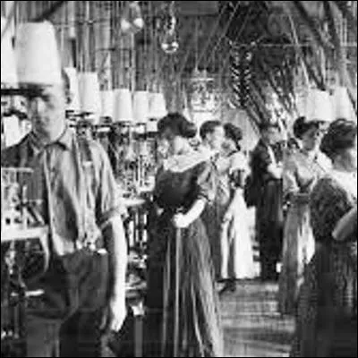 Quel homme politique français, titulaire dun CAP dajusteur, a été ouvrier bien des années avant de devenir Premier ministre ?