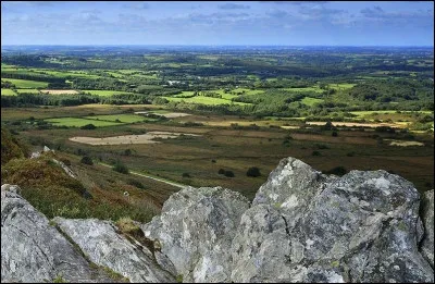 Dans quel pays européen se situe le Massif armoricain ?