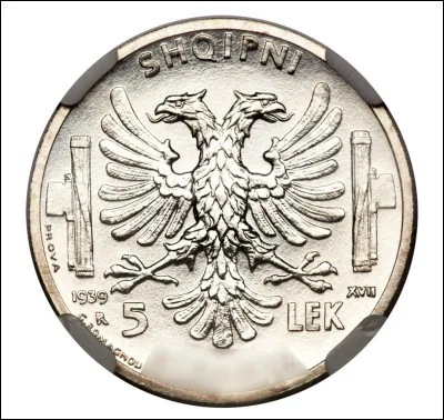 Quelle est la nationalité de cette pièce ?