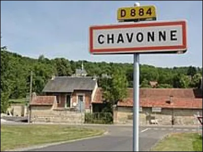 Nous sommes maintenant dans les Hauts-de-France, à l'entrée de Chavonne. Village de l'aire d'attraction Soissonnaise, il se situe dans le département ...