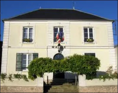 Village francilien, dans l'arrondissement de Provins, Lescherolles se situe dans le département ...