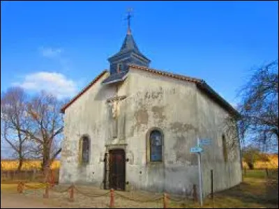 Voici la chapelle Saint-Nicolas, à Loutremange. Ancienne commune Mosellane, elle se situe en région ...