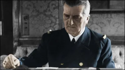 Miklós Horthy était à la tête de la Hongrie et menait une politique autoritaire. Haut placé militaire, quel était son grade en 1918, à la fin de la Première Guerre mondiale ?