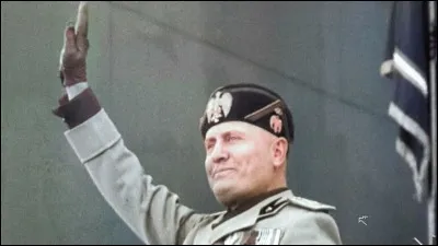 En quelle année Mussolini prend-il le pouvoir pour instaurer le fascisme en Italie ?