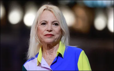 Qui est cette journaliste, auteure de la biographie intitulée
''Françoise'' ?