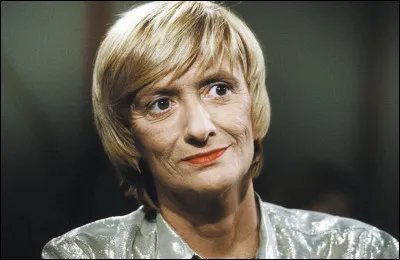 Quel est le titre du roman écrit par Françoise Sagan, alors qu'elle n'avait que 18 ans ?