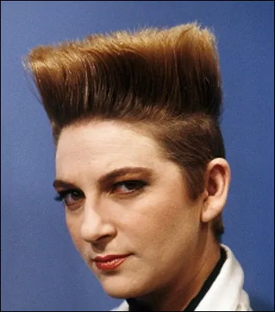 Qui est cette chanteuse dont le premier album s''intitule ''François'' ?