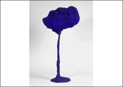 Quel artiste français du XXe siècle est l'auteur de cette sculpture intitulée ''l'arbre, grande éponge bleue'' ?