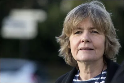 Qui est cette écrivaine française, auteure du roman policier ''Le Marchand déponges'' ?