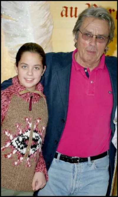 En 1990, quel prénom est donné à la fille, d'Alain Delon (55 ans) et de sa compagne Rosalie Van Breemen (24ans) ?