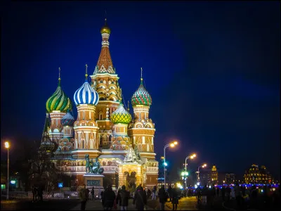 En quelle année a eu lieu l'inauguration de la cathédrale Basile-le-Bienheureux, située à Moscou ?