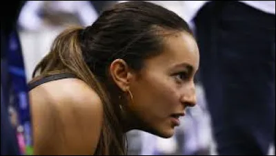 Par qui avait-elle été remplacée lors des Championnats d'Europe en juin 2023 à cause de douleurs dorsales ?