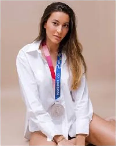 Sur combien de podiums est-elle montée lors de la saison 2022-2023 ?