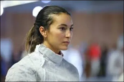 En quelle classe a-t-elle rejoint un cursus de sport-études ?