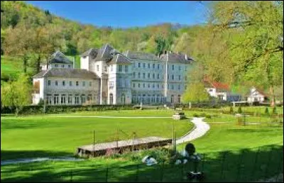 Je vous emmène à la découverte des anciens thermes de Guillon-les-Bains. Commune Doubienne, elle se situe dans l'ancienne région ...