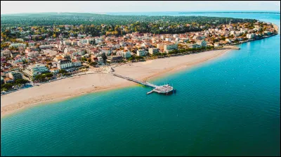 Station balnéaire connue pour sa dune étant la plus haute d'Europe avec plus de 100 mètres de haut !