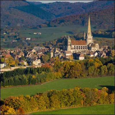Ville bourguignonne qui accueille l'une des six écoles militaires françaises :