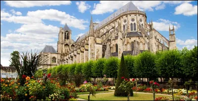 Capitale historique du Berry elle compte aujourd'hui 63 000 habitants :