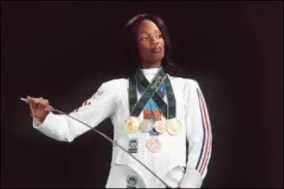 A quel âge Laura a-t-elle commencé l'escrime ?