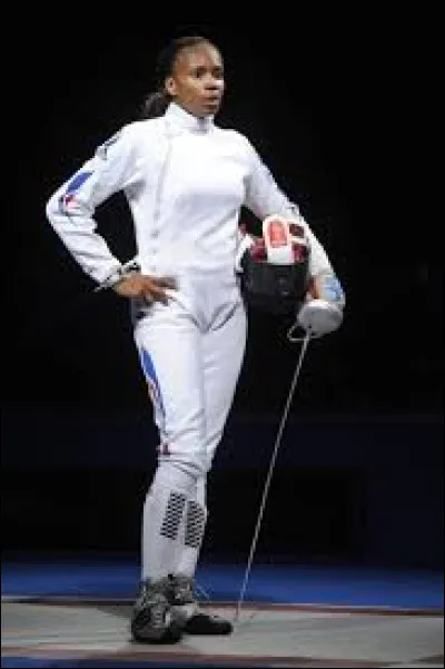 Par une athlète de quel pays Laura a-t-elle été éliminée lors des JO de Pékin en 2008 ?