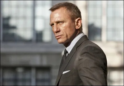 Qui interprète James Bond dans ce film ?