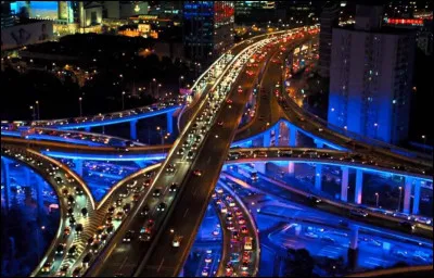 Après un court séjour à Londres, il part pour la Chine afin de traquer son ennemi Patrice. Comment Bond réussit-il à le tuer ?