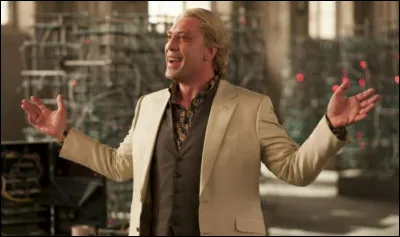 Il rencontre ensuite ici son nouvel ennemi, un ancien espagnol du MI6, Silva, voulant se venger de M à cause d'une trahison. Quel acteur joue son rôle ?