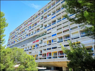 Quel est le nom donné à la première unité d'habitation à Marseille ?