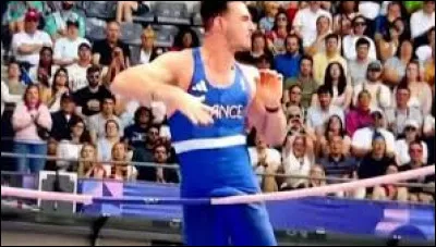 Quel est le nom de ce perchiste qui aurait reçu une proposition à 250 000 dollars pour une reconversion dans les films pour adultes ?