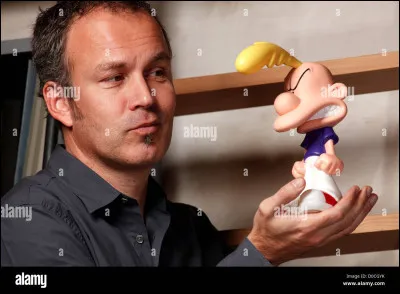 De quelle nationalité est-il ?