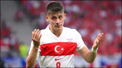 Quelle est cette s&eacute;lection nationale de football qui arbore son drapeau sur son maillot ?