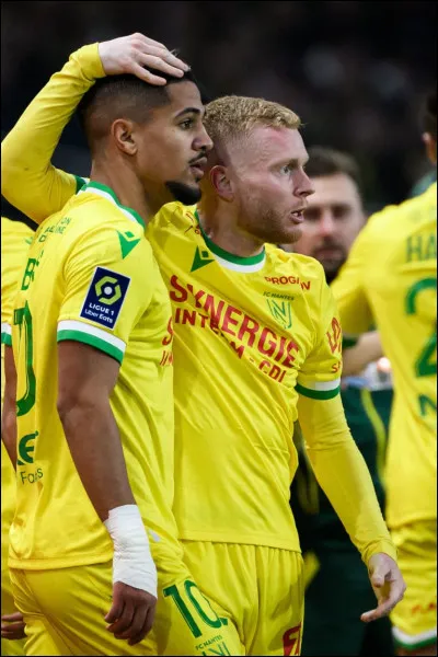 Est-ce qu'il joue le maintien en 1re division ?