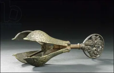 Quel est le nom de ce faux instrument de torture ?