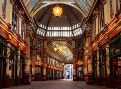 Le marché de Leadenhall a inspiré le chemin de Traverse dans "Harry Potter". Dans quelle ville britannique se situe-t-il ?