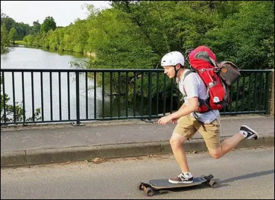 Où doit rouler le skateboard en ville ?