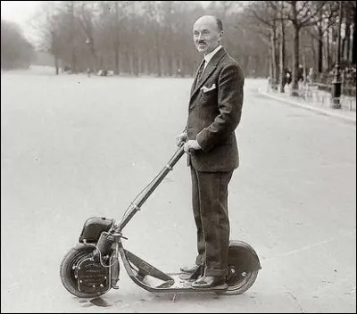Avec quelle énergie fonctionnaient les premières trottinettes motorisées ?