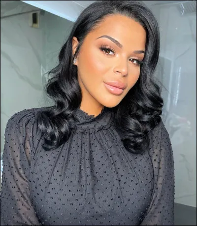 Combien de fois Sarah Fraisou a-t-elle fait 'Les Anges' ? ('Les Anges' et 'Les Vacances des Anges')