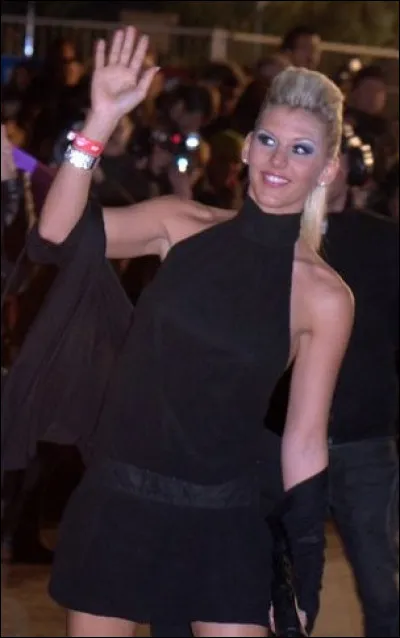 Comment s'appelle cette candidate ?