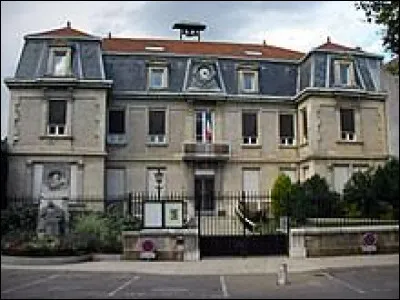 Ville Ardéchoise, dans le Vivarais, Saint-Péray se situe en région ...