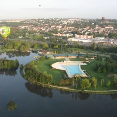 Dans cette ville d'histoire, à moins d'une heure de Paris, vous pouvez visiter la Tour Guinette datant du XIIe siècle :