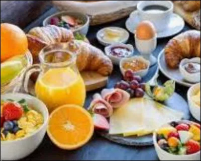 Tu prends ton petit déjeuner. De quoi est-il composé ?