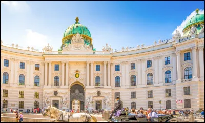 Quel est le vrai nom de l'impératrice d'Autriche-Hongrie Sissi ?