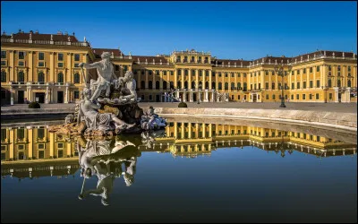 Quelle actrice interprétait le rôle de "Sissi" au cinéma ?