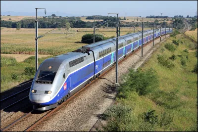 Un an plus tard est lancé un nouveau train en France. Lequel était-ce ?