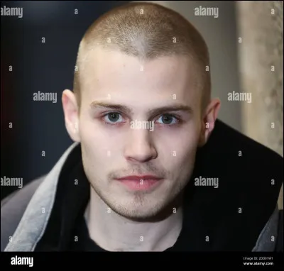 Sous quel nom est plus connue Colette Dacheville ?