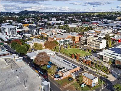 Dans quel pays se trouve Toowoomba, ville de 140 000 habitants ?