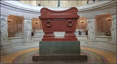 Dans quelle ville, le tombeau de Napoléon Bonaparte (1769-1821) est-il localisé ?