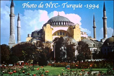 Dans quelle ville, la mosquée Sainte-Sophie (1453) est-elle localisée ?