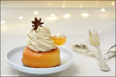 Cette question n'a pas été très facile. J'ai des choses à me faire pardonner ! Alors permettez-moi de vous offrir encore une bonne chose. À quoi cette pâtisserie est-elle parfumée ?