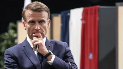 Face à quelle personnalité politique, Emmanuel Macron a-t-il été élu président de la République en 2017 ?